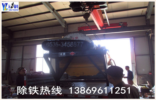 2.多米平台_多米(中国)专业生产各种设备   干式磁选机,湿式磁选机,赤铁矿磁选机,褐铁矿磁选机,镜铁矿磁选机,锰矿磁选机等.拥有精良的加工设备,雄厚的科研力量,先进的工艺编排和现代化的管理,是磁选机设备定点生产企业.我们为客户提供优质的售前技术服务,认真介绍各种设备的技术特点.要求及用途,为客户提供详尽的设备配置和合理的报价,在保证质量的前提下尽量降低客户的投资成本.我厂有各类小型磁选机试验设备,可为用户免费做选矿试验.