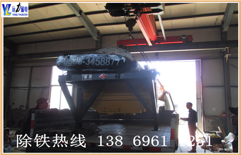 为什么普通型干式磁选机的跑尾情况比较高,潍坊多米平台_多米(中国)生产的干式磁选机具有磁系设计结构先进.整机重量轻.运转快速可靠.而且维修方便.干式磁选机非常适用于干旱缺水地区, 这样不仅能够节省水资源,而且能够为客户降低选矿成本,为超贫磁铁矿开采和利用开辟了一条新途径.​